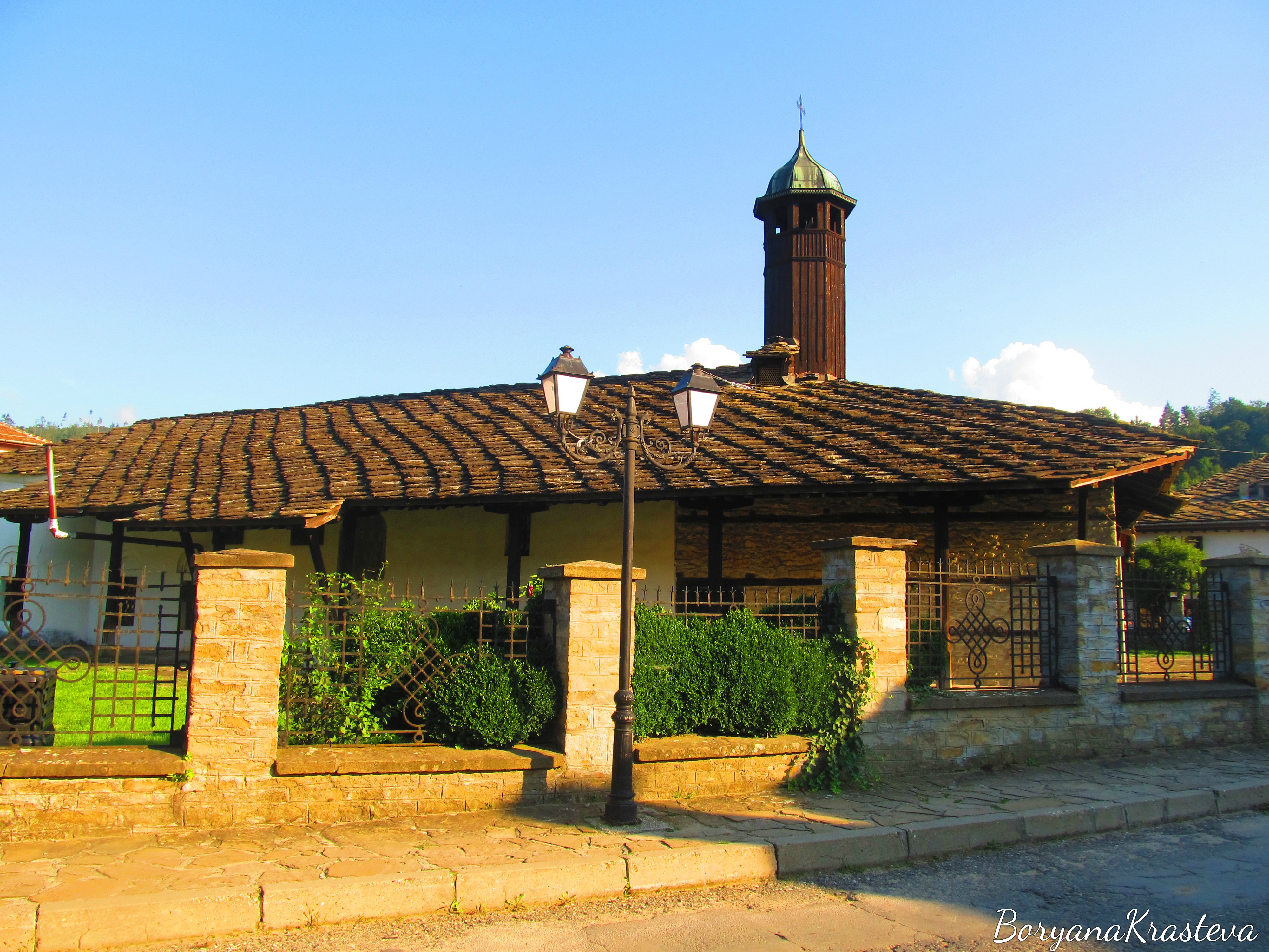 tryavna, curkva