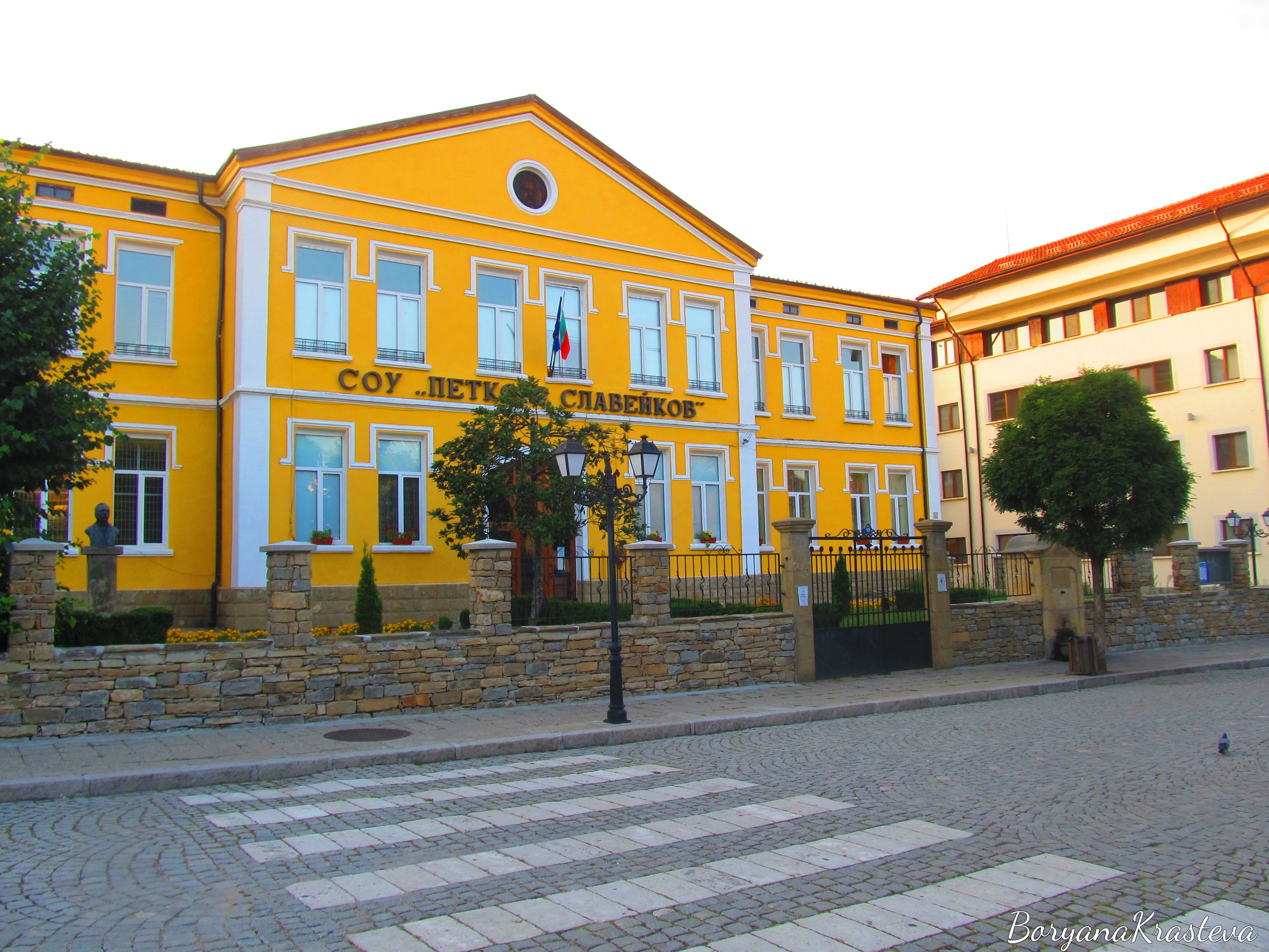 tryavna, uchilishte