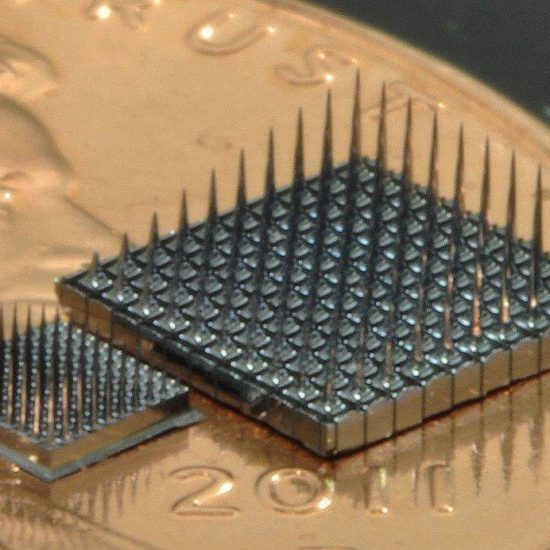 Електроден масив като тези, използвани в изследването