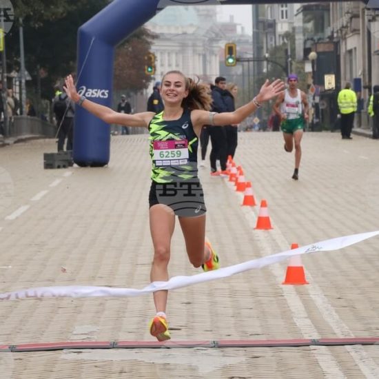 Аврамова финишира