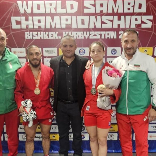 Снимка с медалите